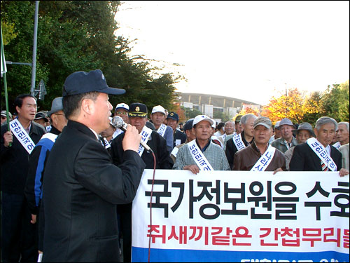 김병관 서울시 재향군인회장이 기자회견을 하고 있다. 